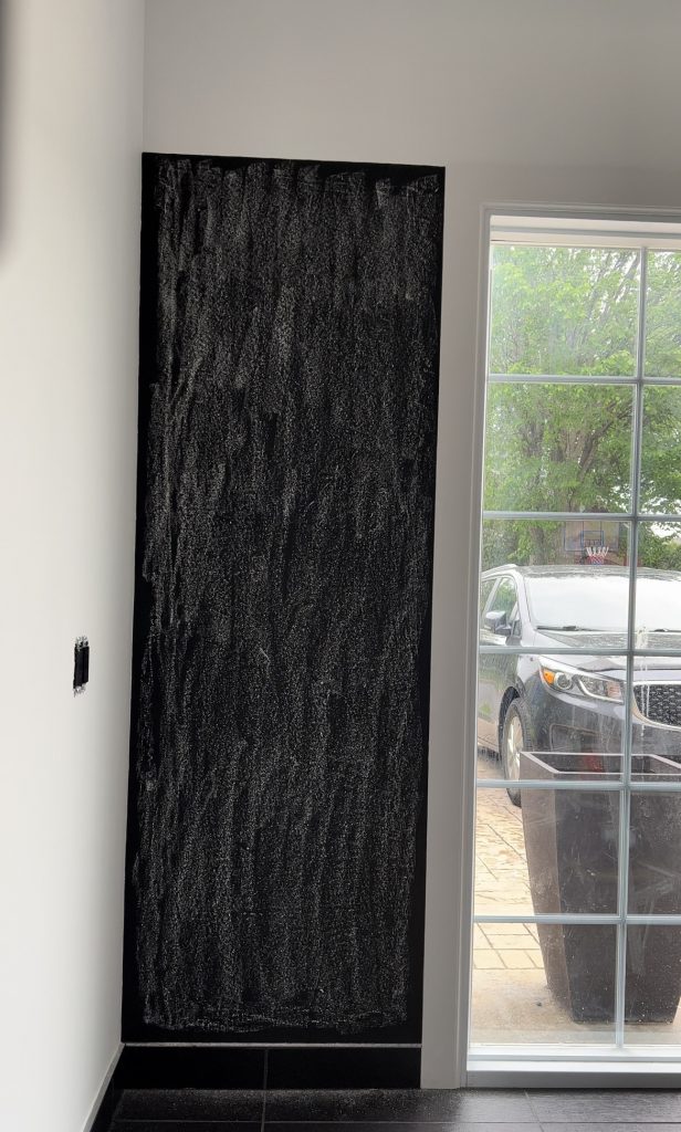 DIY : comment transformer un mur en tableau noir à craie avec